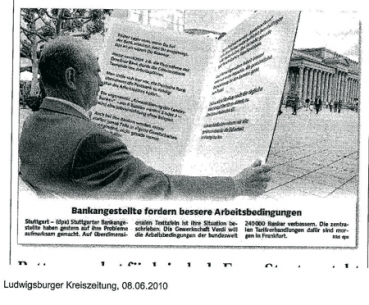 Straßenaktion Großzeitung LESEN